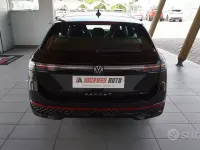 Usata VW Passat R-line 193 CV (141 kW) 2024 Nero Station wagon