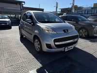 Usata Peugeot 107 Allure 68 CV (50 kW) 2011 Argento Utilitaria