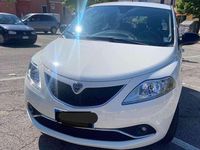 Usado Lancia Ypsilon Gold 69 HP (50 kW) 2017 Branco Citadino
