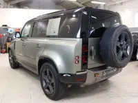 Usata Land Rover Defender SE Dynamic 249 CV (183 kW) 2023 Grigio SUV