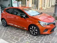 Usata Renault Clio V Evolution 101 CV (74 kW) 2024 Arancione Berlina