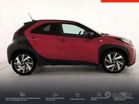 Usata Toyota Aygo X Lounge 72 CV (52 kW) 2022 Chili red & black met SUV