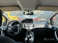 Usata Ford Fiesta 70 CV (51 kW) 2012 Grigio Berlina