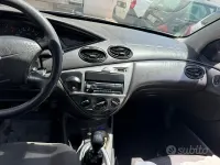 Usata Ford Focus 100 CV (73 kW) 2002 Grigio Utilitaria