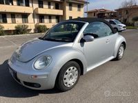Usata VW Beetle Cabriolet 101 CV (74 kW) 2015 Argento Cabrio