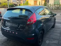 Usata Ford Fiesta Titanium 82 CV (60 kW) 2010 Grigio Berlina