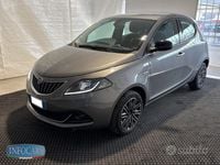 Usata Lancia Ypsilon Gold 70 CV (51 kW) 2023 Grigio metallizzato Utilitaria