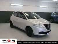 Usata Lancia Ypsilon 69 CV (50 kW) 2015 Argento Utilitaria