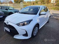 Usata Toyota Yaris Hybrid Active 92 CV (67 kW) 2025 Bianco Berlina