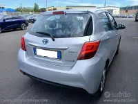 Usata Toyota Yaris Hybrid Active 73 CV (53 kW) 2016 Berlina
