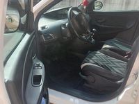 Usata Lancia Ypsilon 69 CV (50 kW) 2016 Bianco Utilitaria