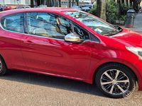 Usata Peugeot 208 110 CV (80 kW) 2015 Rosso Utilitaria