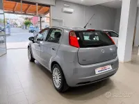 Usata Fiat Grande Punto Dynamic 90 CV (66 kW) 2006 Grigio Utilitaria