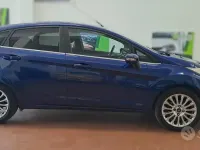 Usado Ford Fiesta Titanium 75 CV (55 kW) 2014 Azul Utilitario