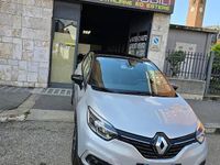 Usata Renault Captur 90 CV (66 kW) 2018 Argento SUV