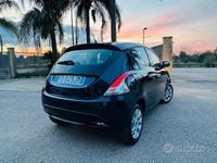 Usata Lancia Ypsilon Gold 95 CV (69 kW) 2016 Blu Utilitaria