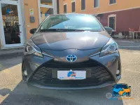 Begagnad Toyota Yaris Hybrid Style 73 HK (53 kW) 2017 Grå Sedan