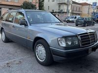 Usata Mercedes E200 122 CV (89 kW) 1989 Station wagon