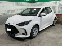 Usata Toyota Yaris Hybrid Active 92 CV (67 kW) 2023 Bianca Berlina