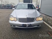 Usata Mercedes C220 Elegance 115 CV (84 kW) 2002 Grigio Berlina