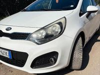 Usata Kia Rio 75 CV (55 kW) 2013 Bianco Berlina