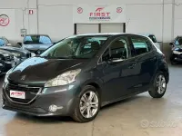Usata Peugeot 208 Allure 82 CV (60 kW) 2014 Grigio Utilitaria