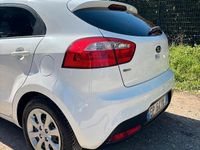 Usata Kia Rio 75 CV (55 kW) 2013 Bianco Berlina