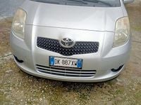 Usata Toyota Yaris 90 CV (66 kW) 2007 Grigio Utilitaria