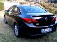 Usata Opel Astra 110 CV (80 kW) 2013 Nero Berlina