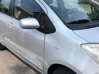 Usata Toyota Yaris 69 CV (50 kW) 2005 Grigio Utilitaria