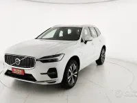 Usata Volvo XC60 Core 253 CV (186 kW) 2022 Bianco perlato SUV