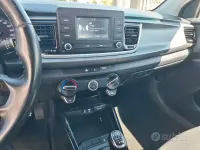 Usata Kia Rio Active 89 CV (65 kW) 2017 Marrone Berlina