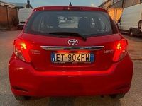 Usata Toyota Yaris 69 CV (50 kW) 2013 Rosso Utilitaria