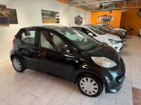 Käytetty Peugeot 107 68 HP (50 kW) 2008 Musta Viistoperä
