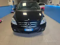 Usata Mercedes B180 Premium 109 CV (80 kW) 2011 Nero Utilitaria