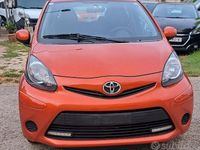Usata Toyota Aygo Connect Style 67 CV (49 kW) 2013 Arancione Utilitaria