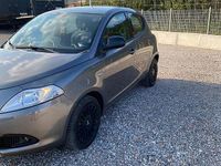 Usata Lancia Ypsilon 95 CV (69 kW) 2015 Grigio Utilitaria