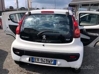 Usata Peugeot 107 68 CV (50 kW) 2014 Bianco Utilitaria