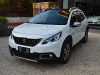 Usata Peugeot 2008 Crossway 120 CV (88 kW) 2017 Bianco SUV