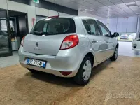 Usata Renault Clio II Dynamique 72 CV (52 kW) 2009 Grigio Berlina