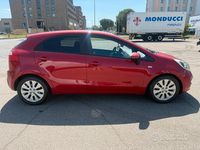 Usado Kia Rio 90 HP (66 kW) 2011 Vermelho Sedan