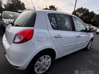 Usata Renault Clio II Dynamique 75 CV (55 kW) 2011 Bianco Berlina