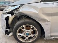 Usata Ford Fiesta 97 CV (71 kW) 2012 Grigio Utilitaria