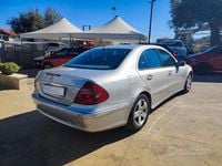 Usata Mercedes E270 Avantgarde 176 CV (129 kW) 2003 Grigio Berlina