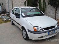 Usata Ford Fiesta 75 CV (55 kW) 2002 Bianco Utilitaria