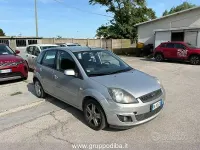 Usata Ford Fiesta 75 CV (55 kW) 2008 Grigio Utilitaria