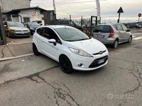 Usata Ford Fiesta Titanium 70 CV (51 kW) 2011 Bianco Utilitaria