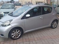 Usata Toyota Aygo Connect Style 68 CV (50 kW) 2011 Argento Utilitaria