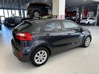 Usata Kia Rio Active 86 CV (63 kW) 2015 Gray Berlina