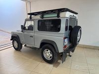 Usata Land Rover Defender SE 122 CV (89 kW) 2010 Grigio Station wagon